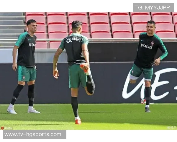 热心市民杰伦布朗发起慈善保龄球赛队友教练及工作人员积极参与助力公益