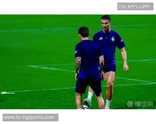 C罗回归利雅得胜利训练场备战新赛季展现斗志与激情